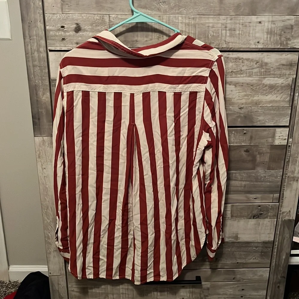 button down top - Picture 4 of 4